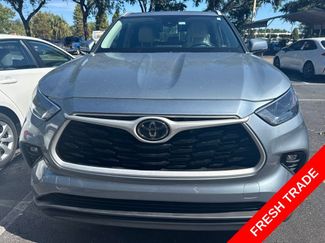 Used 2023 Toyota Highlander XLE FWD video 1