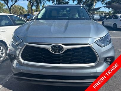 Used 2023 Toyota Highlander XLE