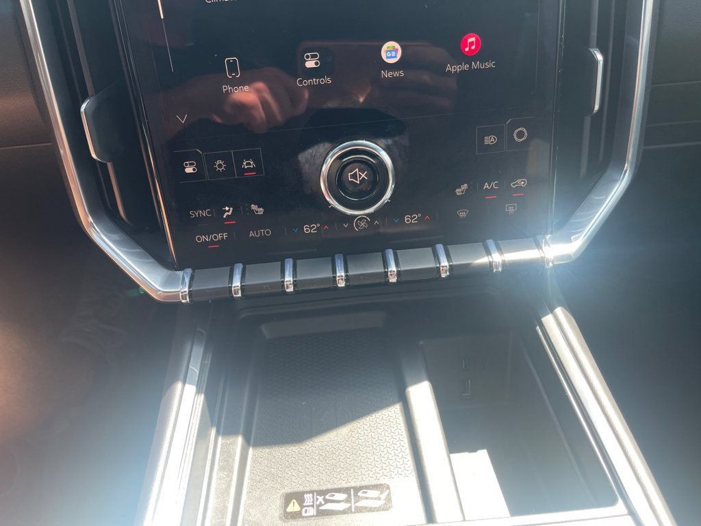 Used 2026 GMC Acadia Elevation w/ Elevation Premium Package FWD image 20