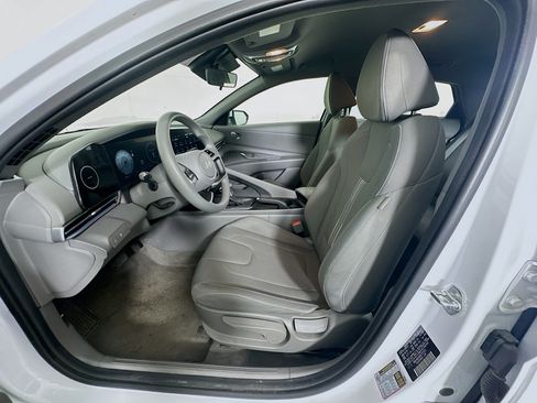 Used 2024 Hyundai Elantra SEL FWD image 13