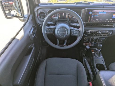 Used 2024 Jeep Gladiator Rubicon w/ Technology Group image 18