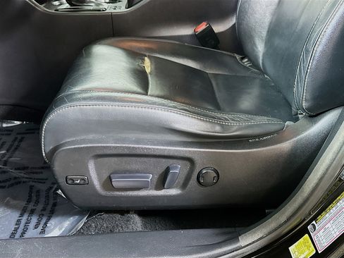 Used 2014 Toyota Highlander XLE image 19