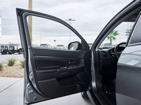 Used 2024 Mitsubishi Outlander Sport SE image 16