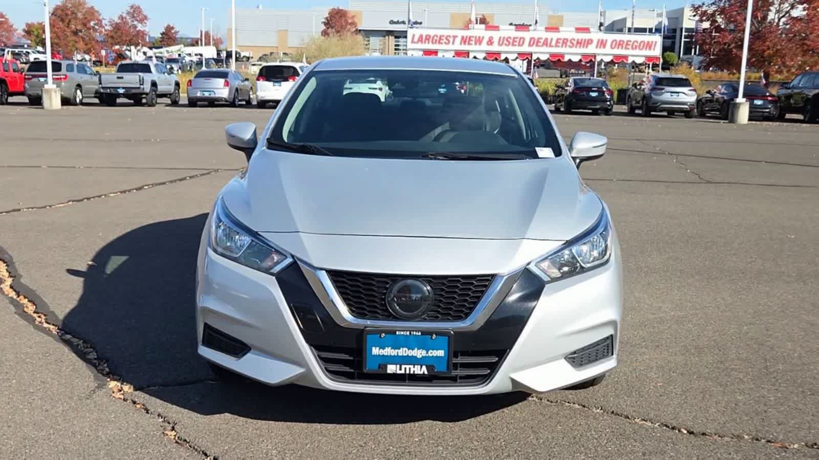Used 2021 Nissan Versa SV FWD image 3
