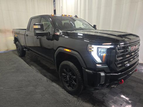 Used 2024 GMC Sierra 2500 AT4 w/ AT4 Premium Plus Package AWD/4WD image 3