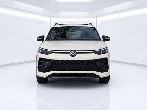Used 2025 Volkswagen Tiguan SE R-Line AWD/4WD image 5