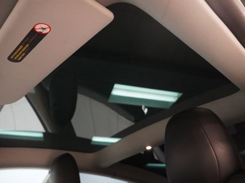 Used 2021 Tesla Model 3 Standard Range Plus image 5