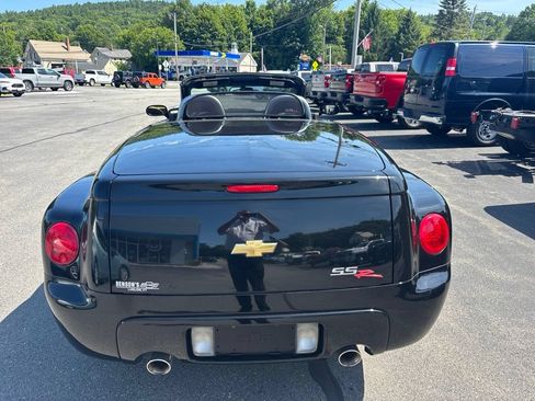 Used 2004 Chevrolet SSR w/ Preferred Equipment Group RWD image 24