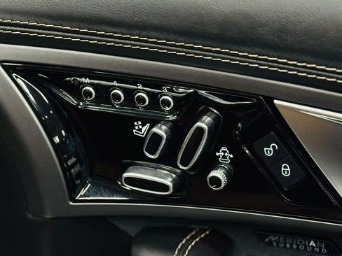 Used 2016 Jaguar F-TYPE R image 38