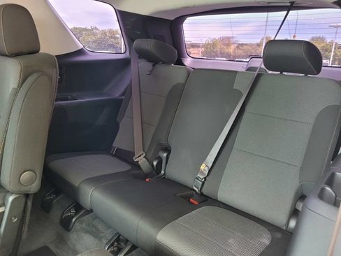 Used 2021 Chevrolet Traverse LT FWD image 13