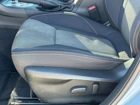 Used 2022 Subaru Crosstrek 2.0i Premium w/ Moonroof Package image 18