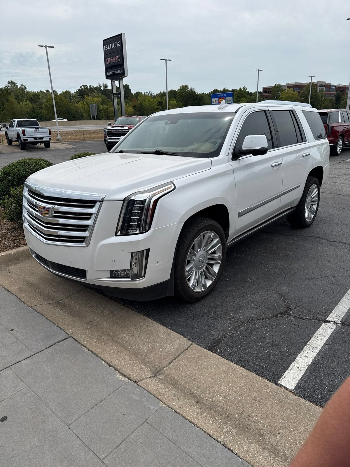 Used 2018 Cadillac Escalade Platinum AWD/4WD image 1