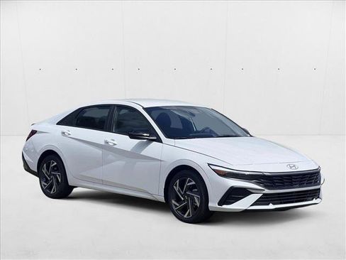 New 2025 Hyundai Elantra SEL image 6