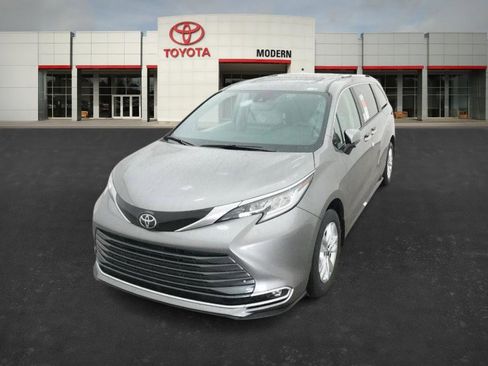 New 2026 Toyota Sienna Limited image 4