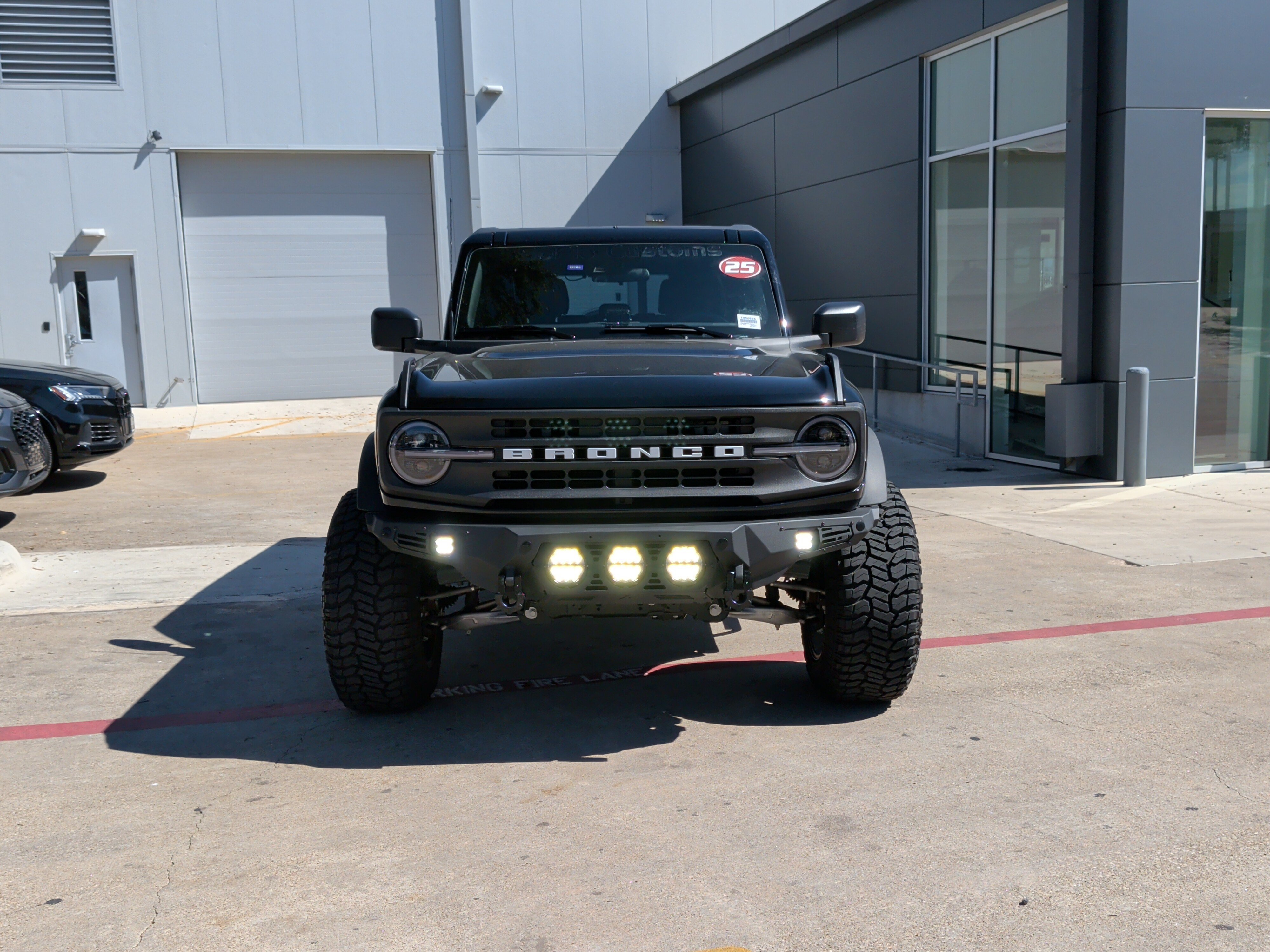 Used 2025 Ford Bronco 4-Door AWD/4WD image 3