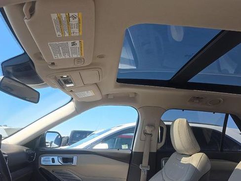 Used 2020 Ford Explorer Platinum w/ Premium Technology Package image 10