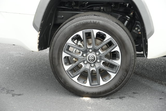 Used 2024 Toyota Tundra Limited AWD/4WD image 10