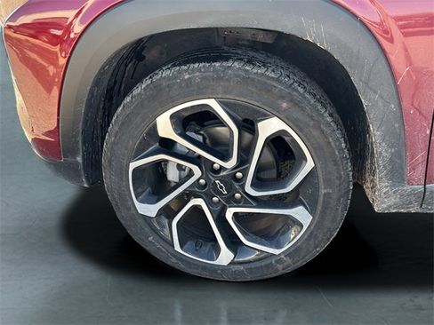 Used 2025 Chevrolet Trax RS image 12