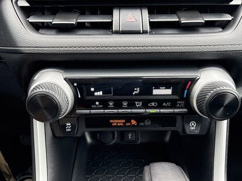 Used 2020 Toyota RAV4 LE w/ All Weather Liner Package AWD/4WD image 17