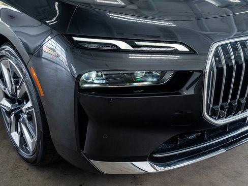 Used 2024 BMW i7 xDrive60 image 19