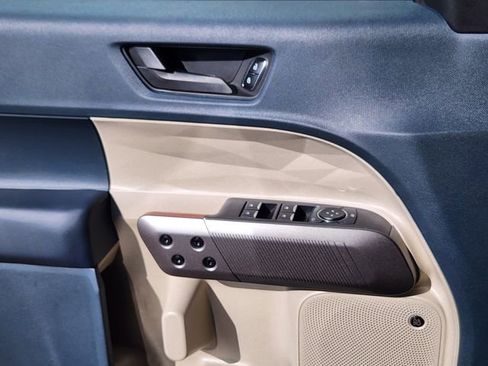 New 2026 Ford Maverick Lariat image 9