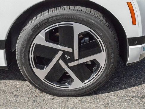 Certified 2026 Hyundai Ioniq 9 Calligraphy image 10