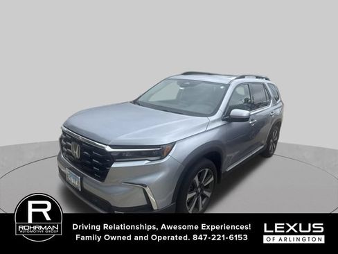 Used 2024 Honda Pilot Touring image 1