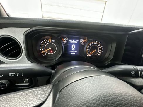 Used 2024 Jeep Gladiator Sport image 11