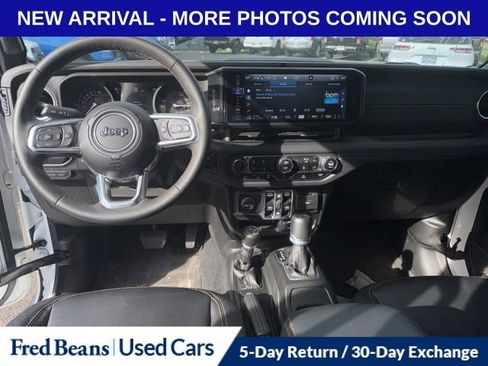 Used 2024 Jeep Wrangler Unlimited Sahara w/ Technology Group AWD/4WD image 11