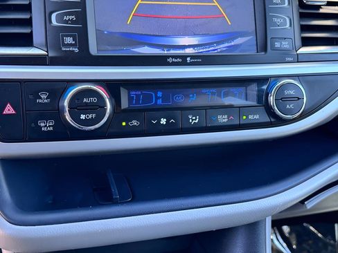 Used 2015 Toyota Highlander Limited Platinum AWD/4WD image 17