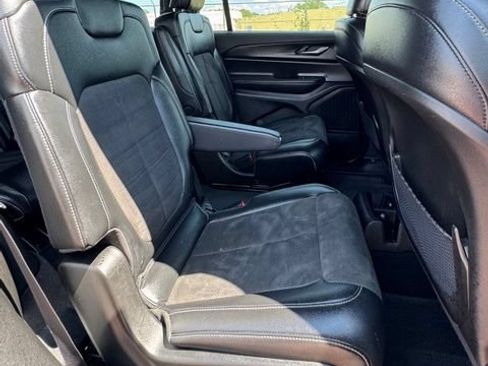 Used 2025 Jeep Grand Cherokee L Altitude AWD/4WD image 16