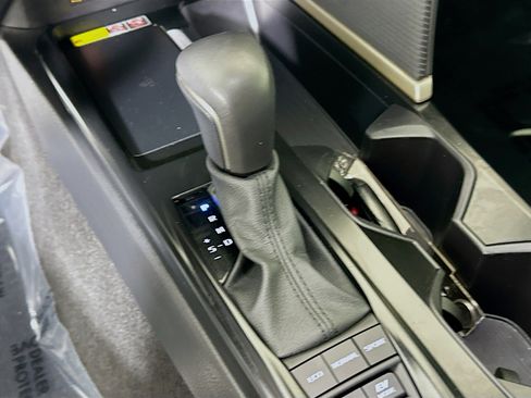 Used 2025 Toyota Camry SE FWD image 21