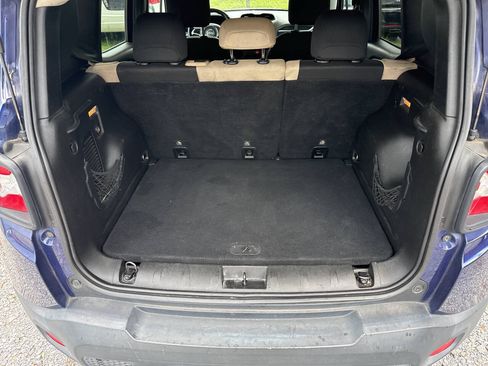 Used 2016 Jeep Renegade Latitude FWD image 9