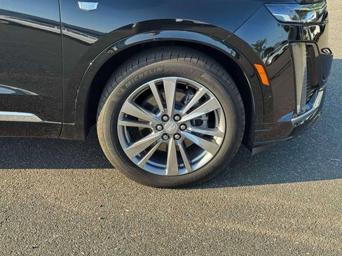 Used 2023 Cadillac XT6 Premium Luxury w/ Technology Package AWD/4WD image 9