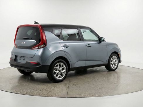 Used 2025 Kia Soul LX w/ LX Technology Package FWD image 9