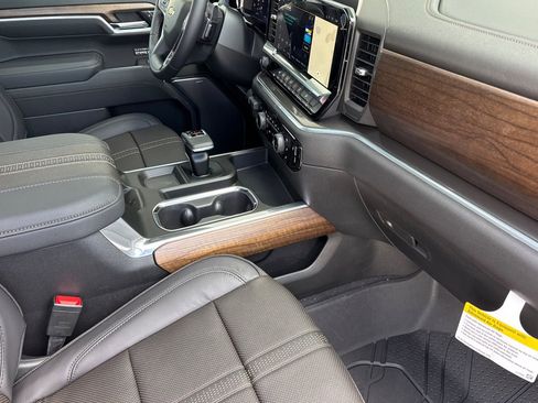 New 2026 Chevrolet Silverado 1500 High Country AWD/4WD image 14