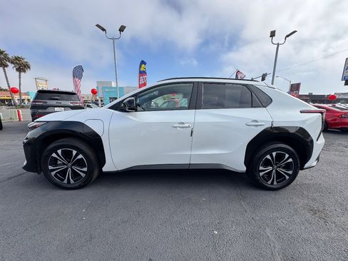 Used 2024 Toyota bZ4X FWD image 10