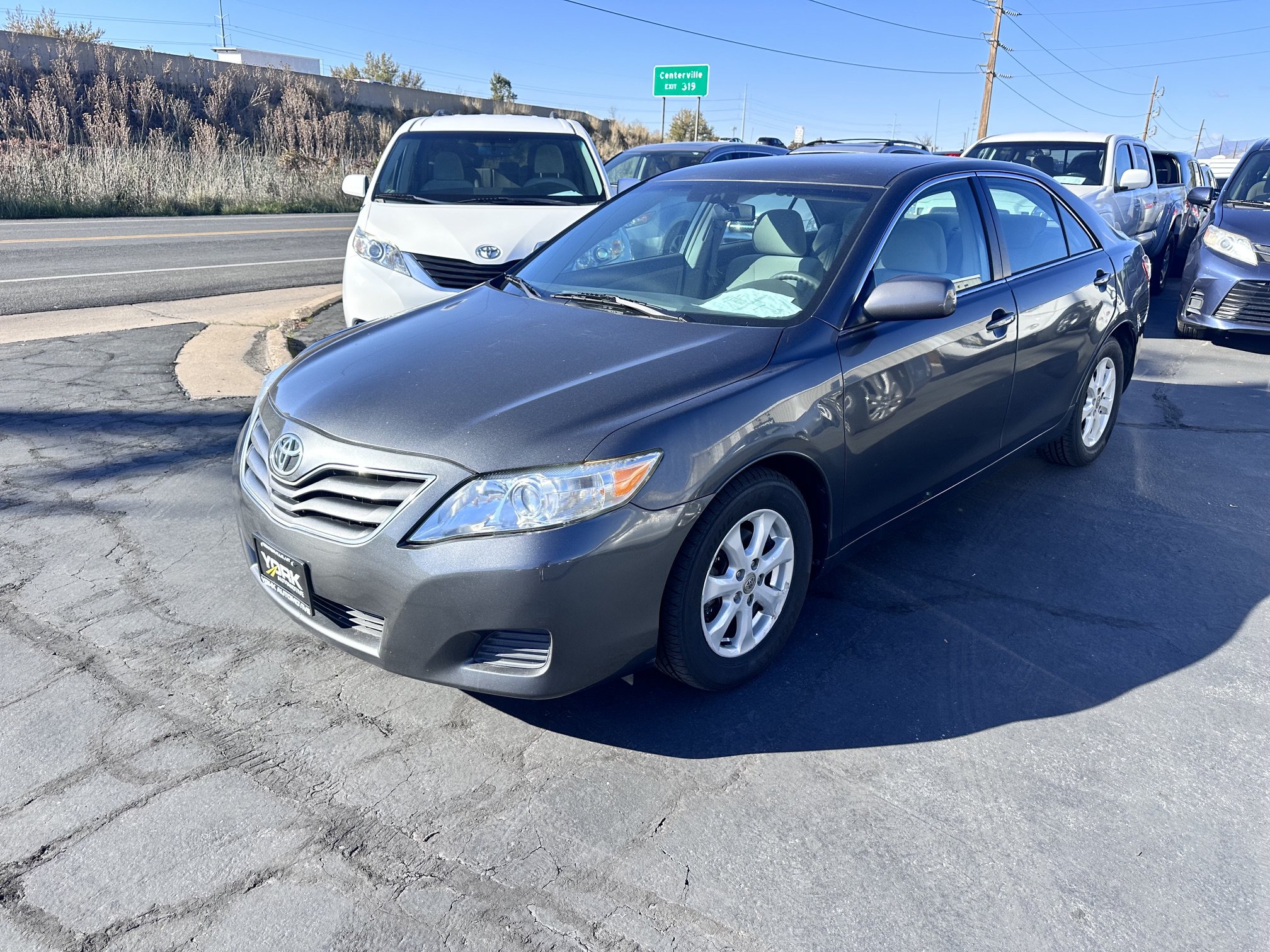 Used 2010 Toyota Camry LE FWD image 2