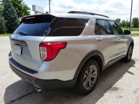 Used 2021 Ford Explorer XLT w/ Equipment Group 202A AWD/4WD image 12