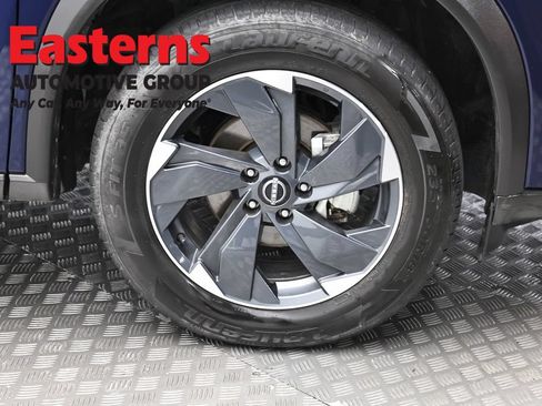 Used 2024 Nissan Rogue SV AWD/4WD image 31