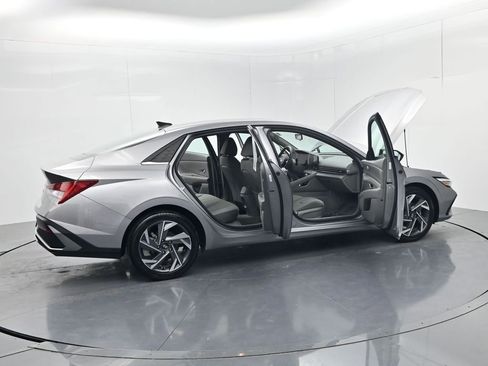 Used 2025 Hyundai Elantra SEL FWD image 61