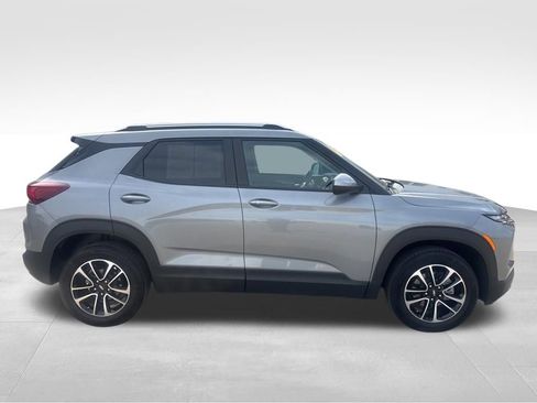 Used 2025 Chevrolet TrailBlazer LT AWD/4WD image 7