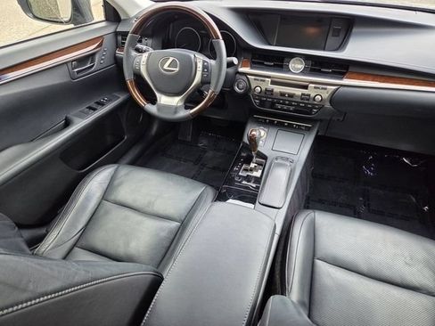 Used 2014 Lexus ES 350 w/ Luxury Package FWD image 31