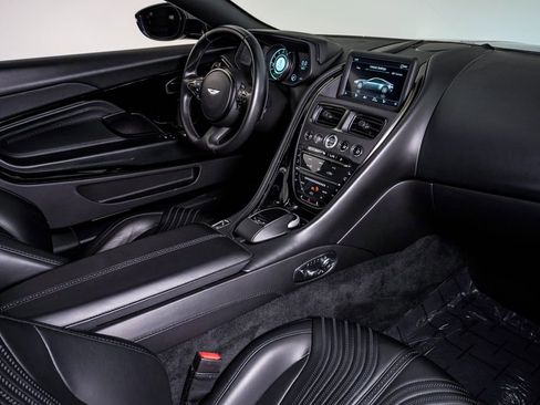 Used 2018 Aston Martin DB11 V8 image 17