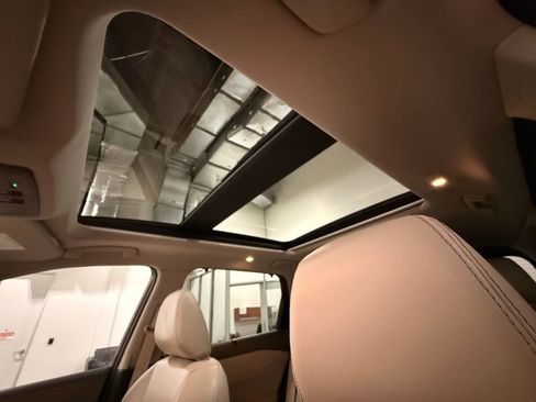 Used 2021 Nissan Rogue SL w/ Premium Package image 17