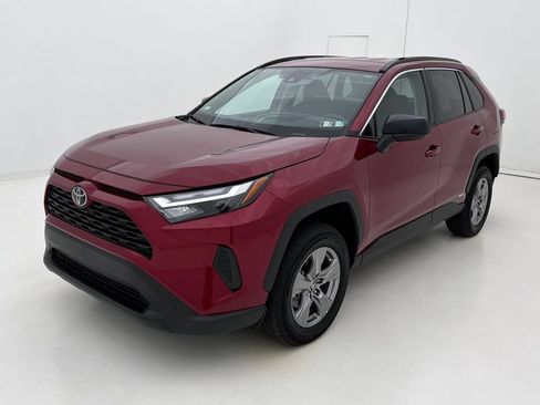 Used 2025 Toyota RAV4 LE AWD/4WD image 4