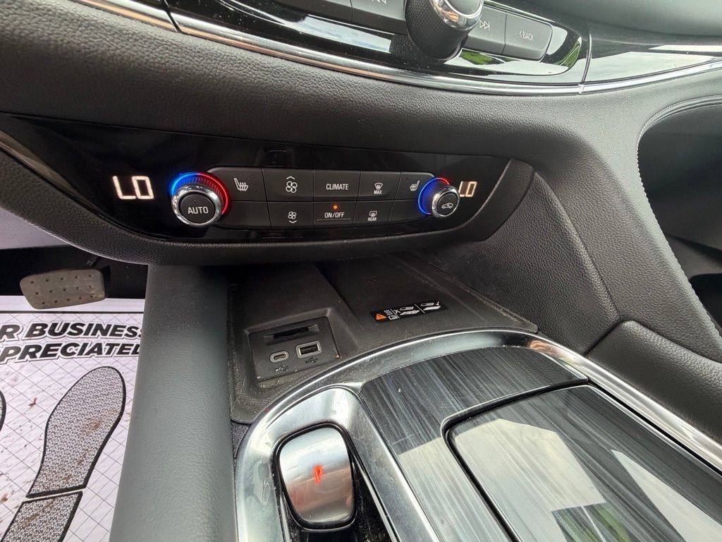 Used 2024 Buick Enclave Essence AWD/4WD image 25