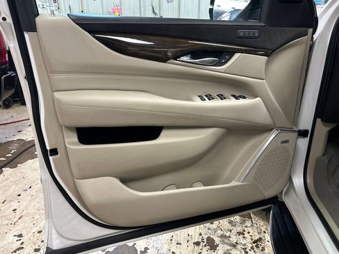 Used 2019 Cadillac Escalade ESV Premium Luxury AWD/4WD image 15