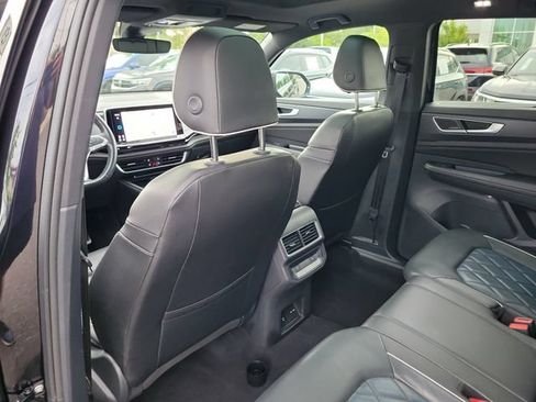 Used 2024 Volkswagen Atlas Cross Sport SEL Premium R-Line AWD/4WD image 11