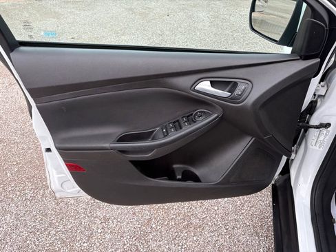 Used 2016 Ford Focus SE FWD image 9